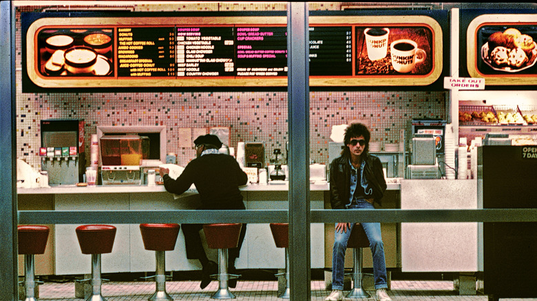 Intérieur d'un Dunkin' Donuts en 1982.