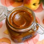 Beurre de pêche facile (recette à la mijoteuse)