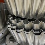 Économisez de l'espace dans votre armoire : empilez les moules à gâteaux de cette façon pour un accès plus facile et plus d'espace