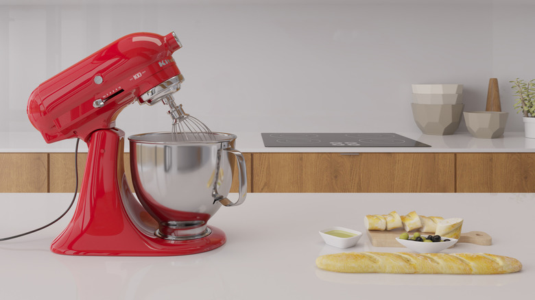 Batteur sur socle KitchenAid sur comptoir