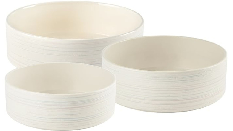 Ensemble de 3 ustensiles de cuisson ronds en céramique Pyrex sur fond blanc
