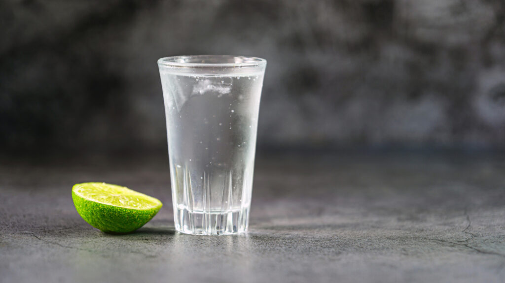 La vodka de bas de gamme qui peut facilement passer pour Grey Goose, selon un barman