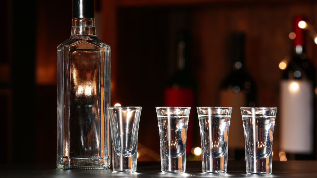 Vous prenez mal vos shots de vodka – voici la règle russe à retenir