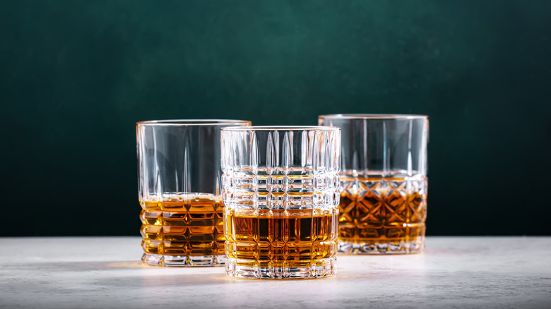Verres à whisky écossais mélangés.