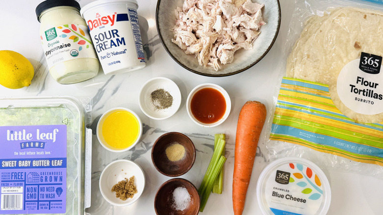 Ingrédients pour les wraps au poulet Buffalo