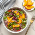 Recette de salade de chou épicée aux pêches