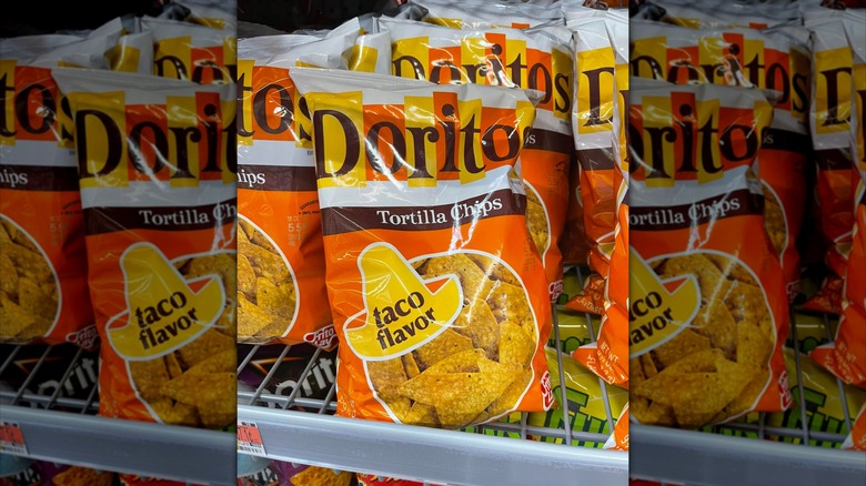 Sac rétro de chips Doritos