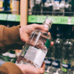 Vous décantez le vin, mais devriez-vous faire la même chose avec la vodka ?