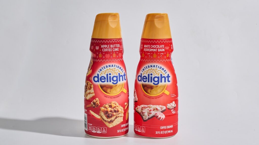 J'ai essayé le nouveau gâteau au café au beurre de pomme et les crèmes à l'écorce de menthe poivrée et au chocolat blanc d'International Delight... malheureusement