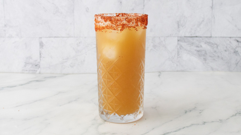Rhum tropical panaché en verre