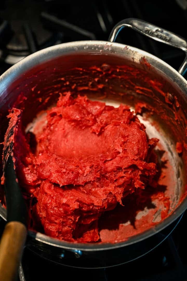 Twizzler la pâte pendant la cuisson.