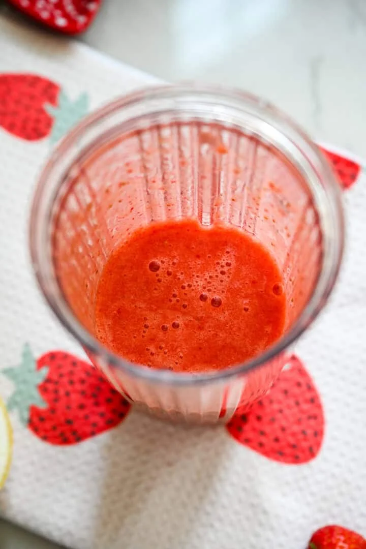 Vue aérienne de fraises en purée.