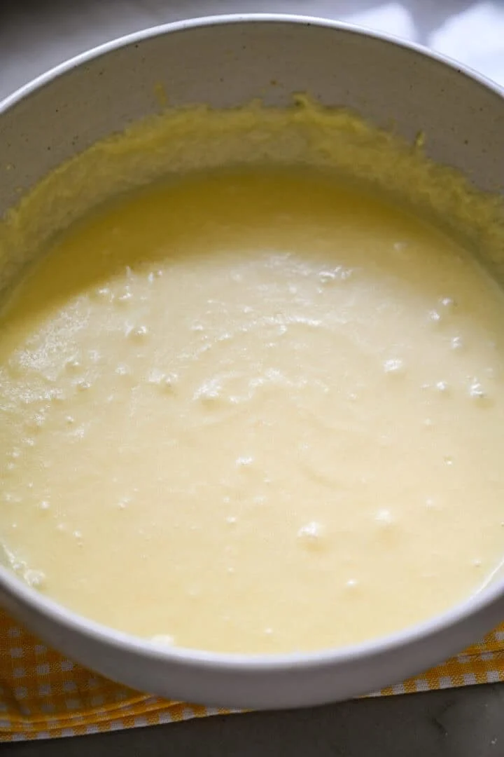 à soupe de pâte à gâteau Earl Grey au yuzu avant d'ajouter la farine.