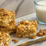 Recette de friandises Rice Krispie au miso et au beurre de cacahuète