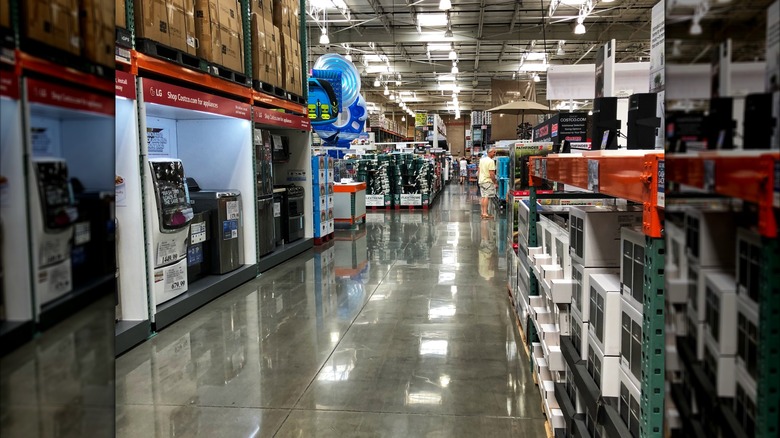 Allée des électroménagers chez Costco