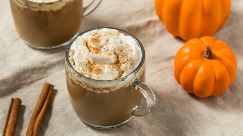 Faites que votre latte à la citrouille et aux épices fait maison surpasse Starbucks avec un ajout facile qui ne prend que 2 minutes