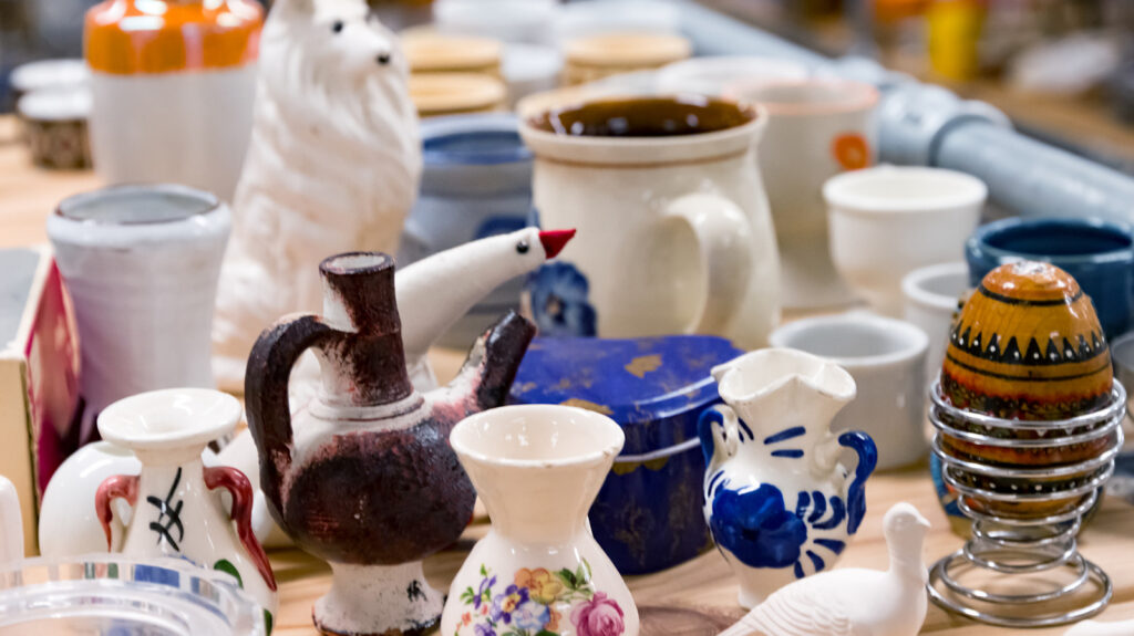 Cette vaisselle à motifs des années 70 était dans toutes les cuisines – maintenant les collectionneurs de friperies la recherchent