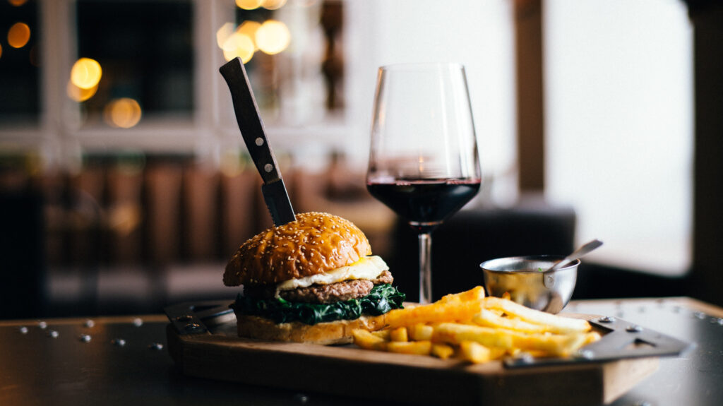 Les hamburgers sont meilleurs lorsqu'ils sont accompagnés de ce type de vin