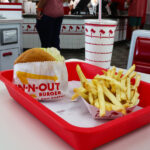 La raison pour laquelle In-N-Out est plus abordable et plus cohérent que les autres chaînes de restauration rapide