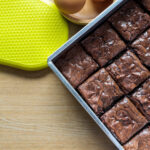 Vous voulez de meilleurs brownies ? Votre plat de cuisson fait une plus grande différence que vous ne le pensez