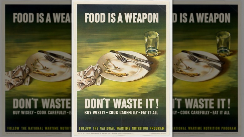 Affiche avec une assiette vide et un verre qui lit "La nourriture est une arme, ne la gaspillez pas ! Achetez judicieusement – ​​cuisinez soigneusement – ​​mangez tout. Suivez le programme national de nutrition en temps de guerre."
