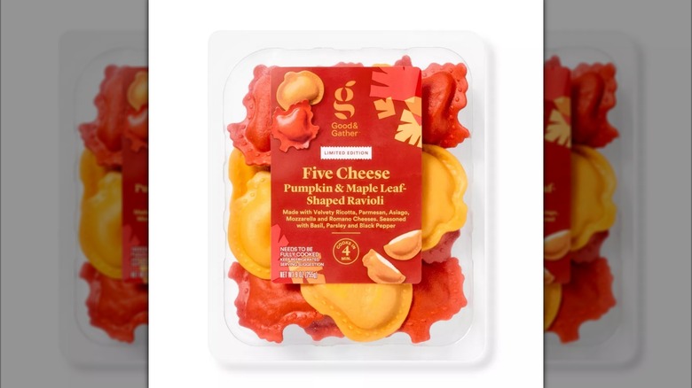 Sortie spéciale de raviolis en forme de citrouille et de feuille d'érable aux cinq fromages de Target pour l'automne.