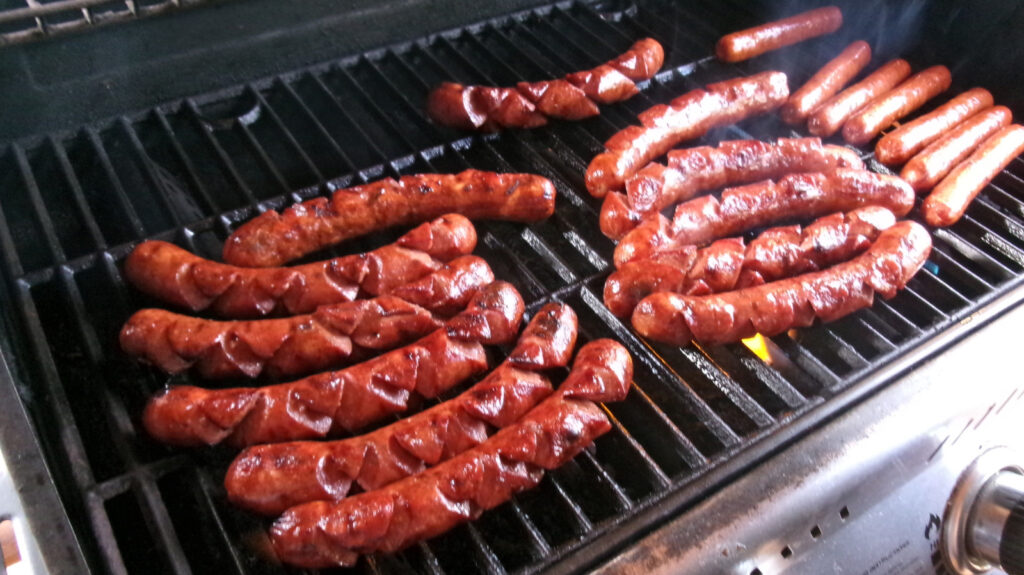 Pour des hot-dogs inoubliables, préparez-les à la manière de la Virginie-Occidentale (c'est un délice incontournable des Appalaches)