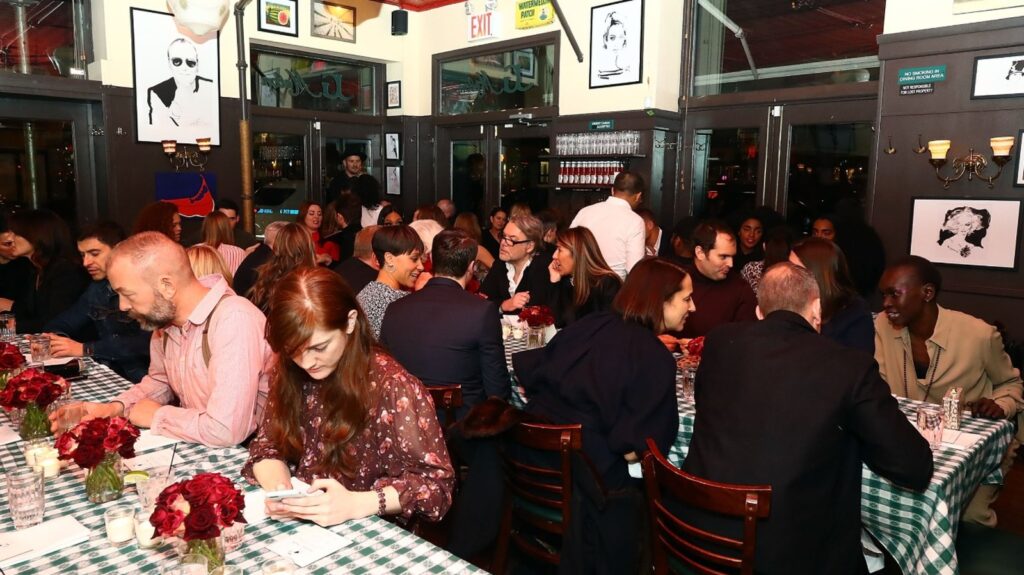 N'oubliez pas d'apporter de l'argent pour l'un des meilleurs restaurants de hamburgers troués dans le mur de New York