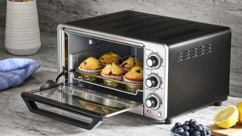 Pain grillé pour les muffins dans le gril du four grille-pain Custom Classic de Cuisinart