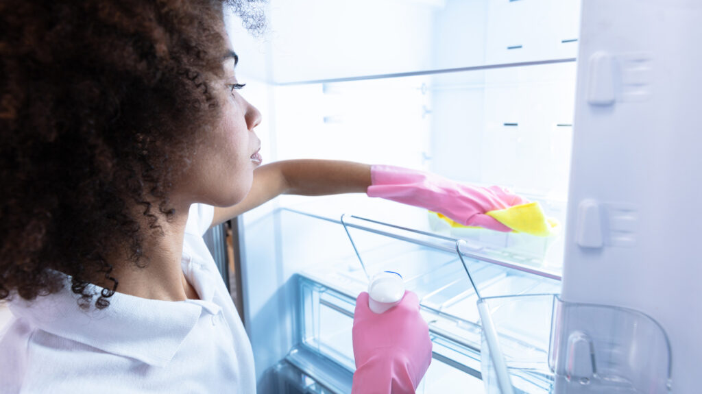 Votre réfrigérateur ne puera plus jamais grâce à cette solution en 2 étapes