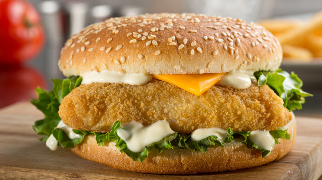 Donnez une meilleure saveur aux sandwichs au poisson frit avec une mise à niveau de la sauce tartare à un ingrédient