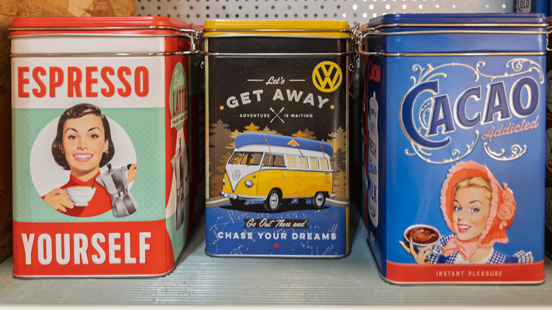 Boîtes de nourriture vintage.