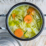 Une touche de cet incontournable du garde-manger propulse la soupe aux choux vers de nouveaux sommets