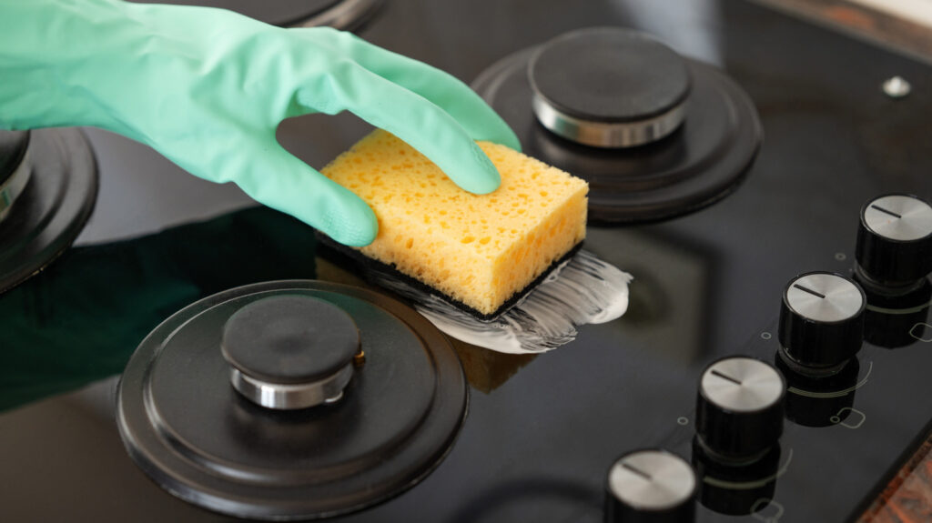 Cet ingrédient efface la graisse de votre cuisinière avec beaucoup moins d'effort qu'un récurage
