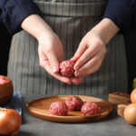 Donnez aux boulettes de viande une couche supplémentaire de saveur avec 2 cuillères à soupe de cet aliment de base du garde-manger