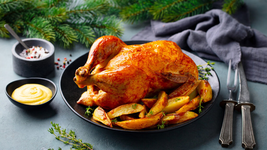 Rôtissoire ou rôtissoire : quelle méthode est la meilleure pour cuire un poulet entier ?