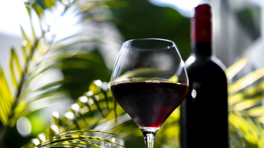 Le meilleur café d'Hawaï est également derrière ce bar à vin primé que les visiteurs ne peuvent pas ignorer
