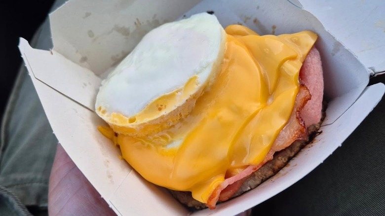 Un McMuffin aux œufs ronds remplaçant le muffin anglais