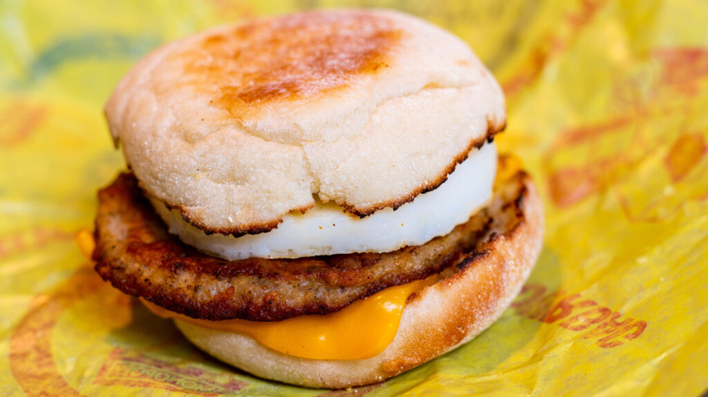 9 astuces pour commander des œufs McMuffin que tout fan de McDonald's devrait connaître