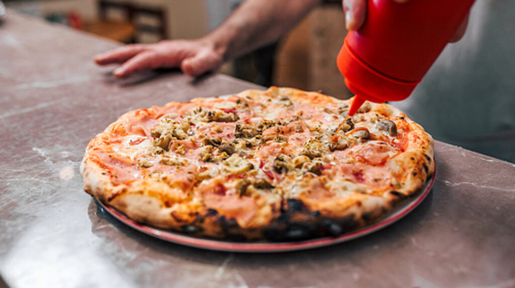 Du ketchup sur une pizza ? Croyez-le ou non, c'est courant partout dans le monde