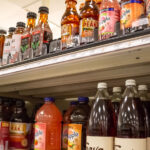 Le thé sucré en bouteille a un goût inoubliable lorsque vous ajoutez ce fruit frais au mélange