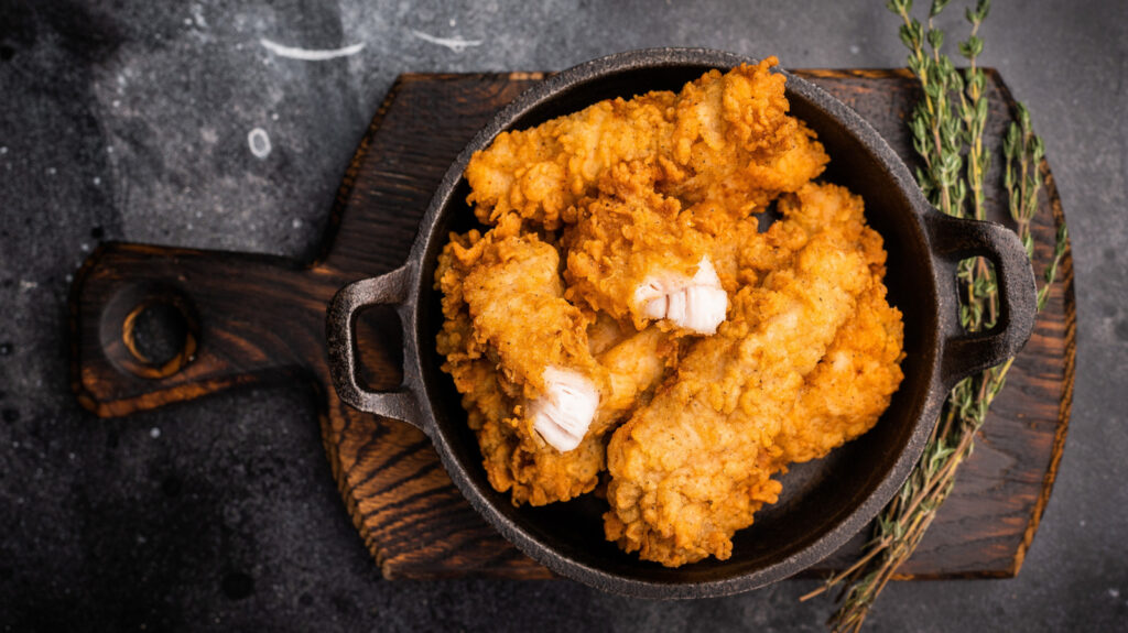 Le poulet frit demande beaucoup moins d'efforts avec ce gadget de cuisine abordable