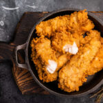 Le poulet frit demande beaucoup moins d'efforts avec ce gadget de cuisine abordable