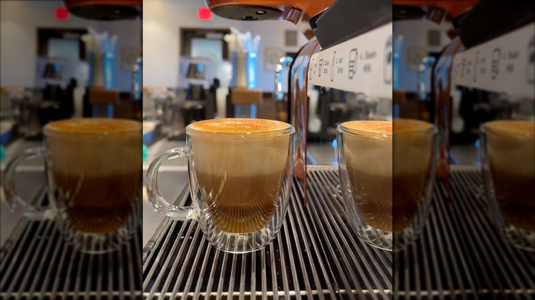 Starbucks Pistachio Cortado en cours de fabrication