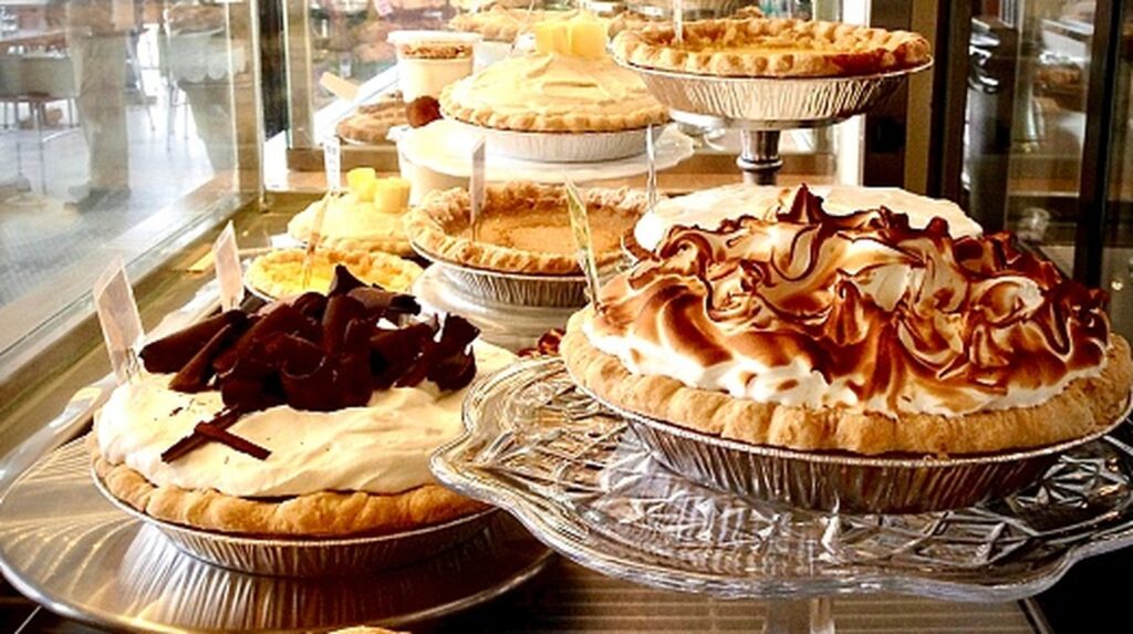 La tarte française classique inventée accidentellement par un aubergiste occupé