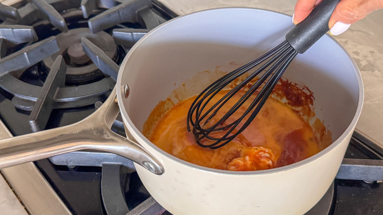 sauce fouettée à la main
