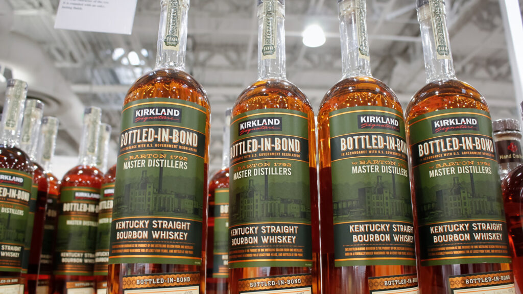 Combien coûte le whisky bourbon Kirkland Signature de Costco en 2021 par rapport à 2026