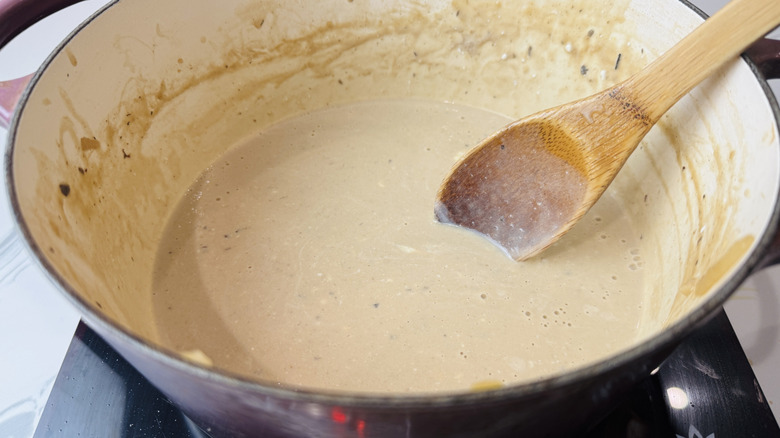 Sauce stroganoff au bœuf au four hollandais
