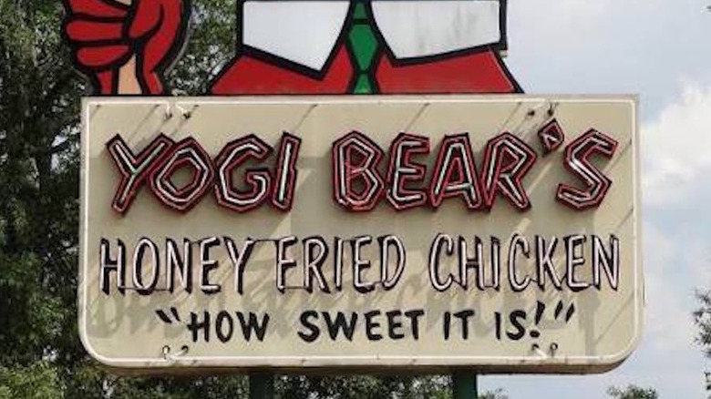 Panneau de poulet frit au miel de Yogi Bear, Hartsville