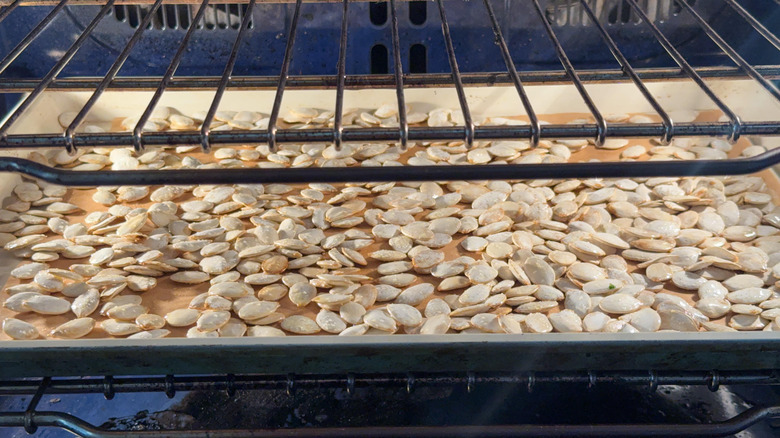 Graines de citrouille cuites au four